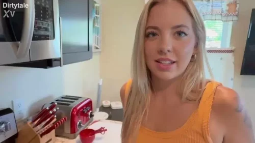 Baking Cookies With My Sweet Blonde Step Daughter – Lola Cheeks