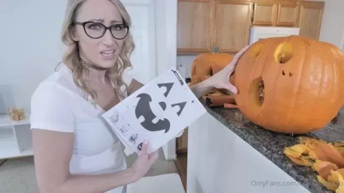 Pumpkinnn Carving with My Horny Step Aunt Turns Into Hardcore Taboo Halloween Fuck – Crystal Clark